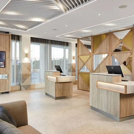 Courtyard By Marriott London City Airport-3