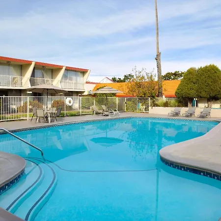 Travelodge By Wyndham Monterey Bay-3
