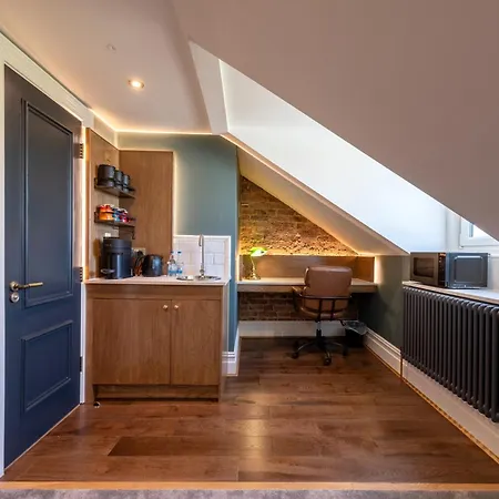 The Crown Pub & Guesthouse-2
