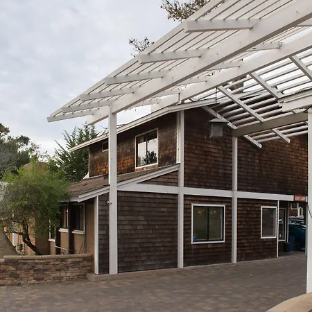 Lighthouse Lodge & Cottages-2
