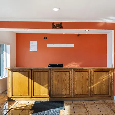 Travelodge By Wyndham Dodge City Ks-2