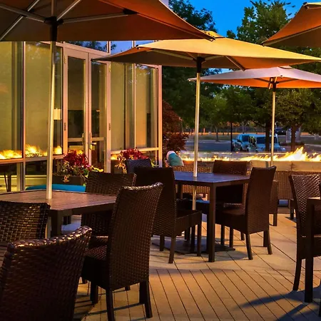 Courtyard By Marriott Philadelphia South At The Navy Yard-3