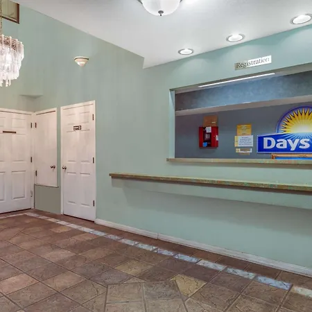 Days Inn Windcrest By Wyndham San Antonio-3