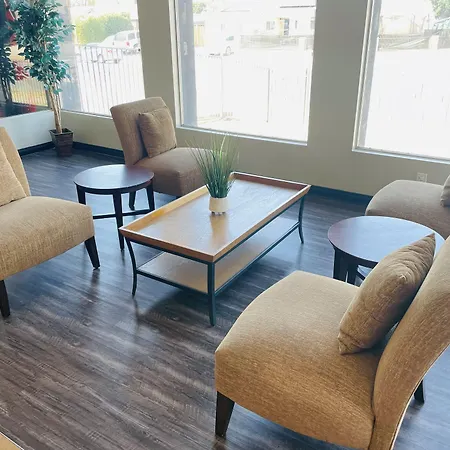 Days Inn By Wyndham San Diego-East/El Cajon-3