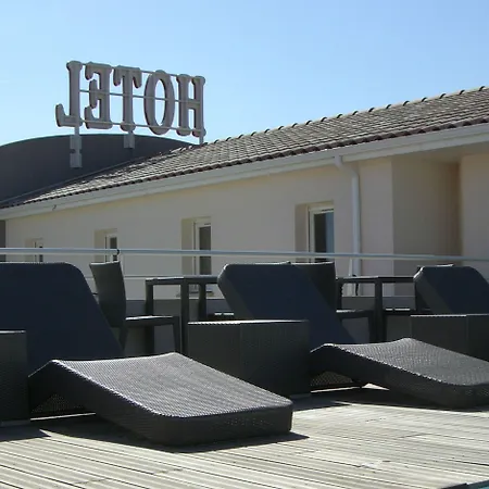 Hotel Grand Cap Rooftop Pool-3