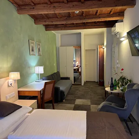 Lh Hotel Golden Wheel-3