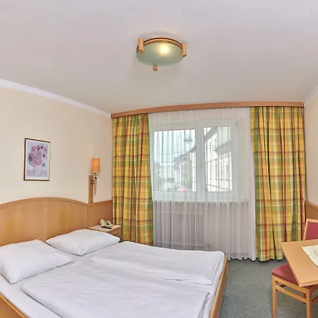 Hotel Ganslhof - Adults Only-3