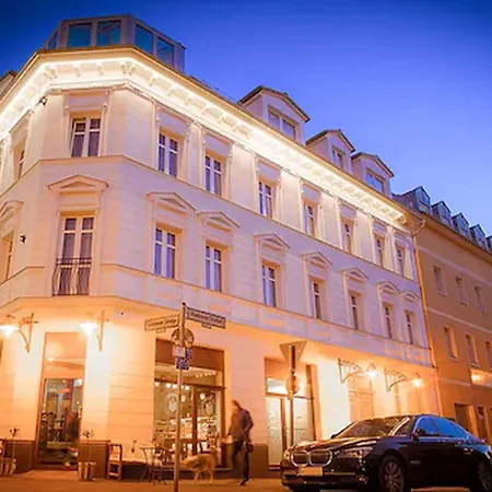 Hotel Bett Und Buch-3
