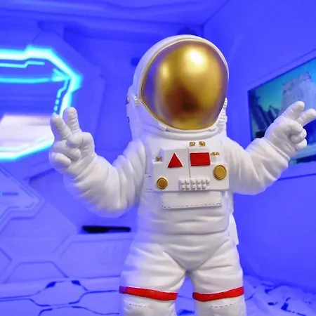 Cosmos Capsule Hub London-2