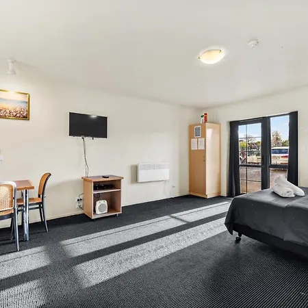 New Castle Motor Lodge-2