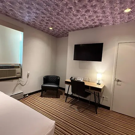 Night Hotel Broadway-3