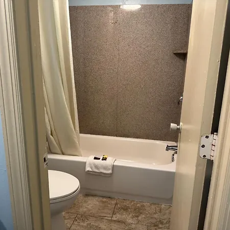 Red Carpet Inn & Suites - Danville-3