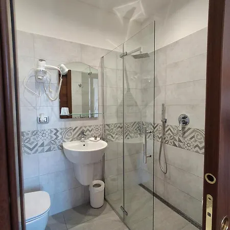 La Lanterna Di Angelo Rent Rooms And Apartments Free Parking On The Street Front-2