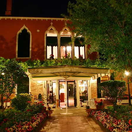Pensione Accademia - Villa Maravege-3