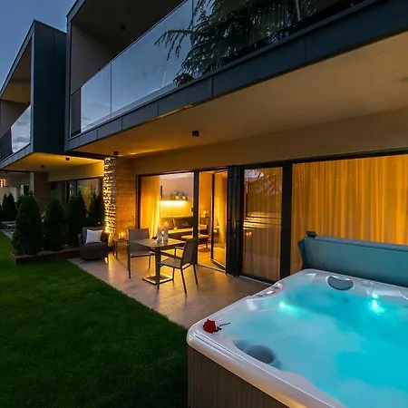 Haus Gregori Modern & Central Stay In Vineyard With Rooftop & Served Breakfast-3