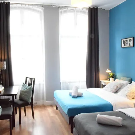 Blooms Inn - City Center Poznan By Friendly Apartments-2