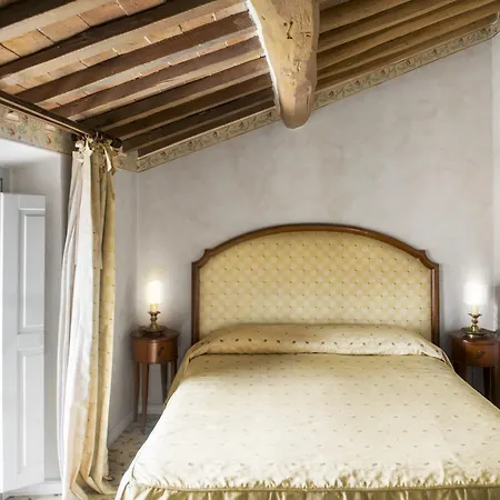 Hotel Relais Dell'Orologio-3