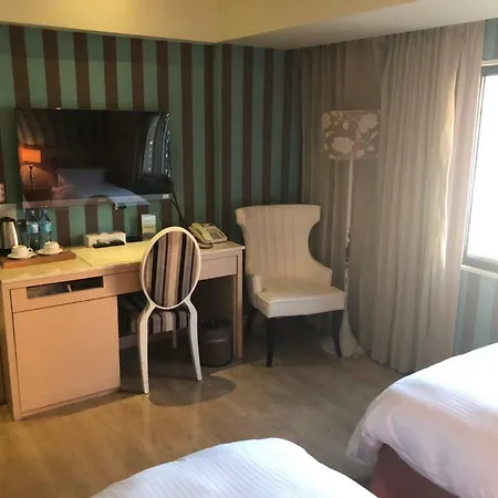 The Moon Hotel-3