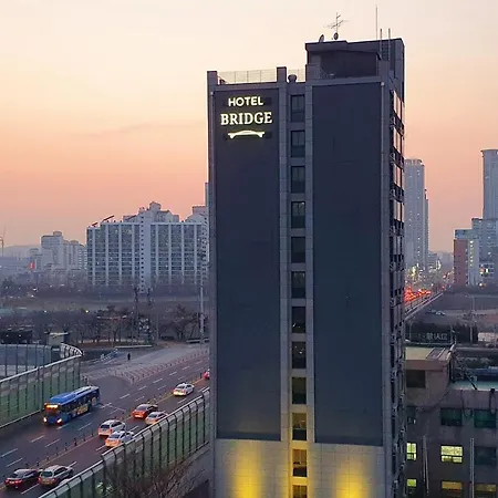 Hotel Bridge-2