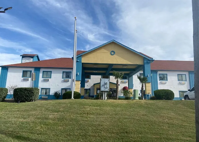 Tropicana Inn&Suites