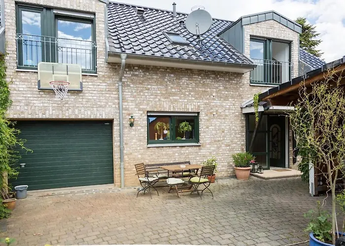 Schoenste Lage Am Rhein In Unmittelbarer Stadtnaehe, B & B