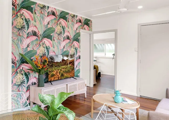Pets Allowed Hotel Tropicana Bungalow - Retro Getaway