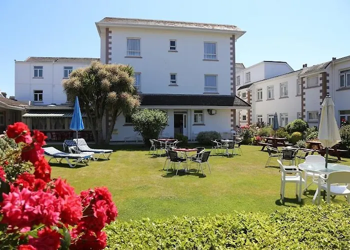 Cheap hotel: Runnymede Court Hotel