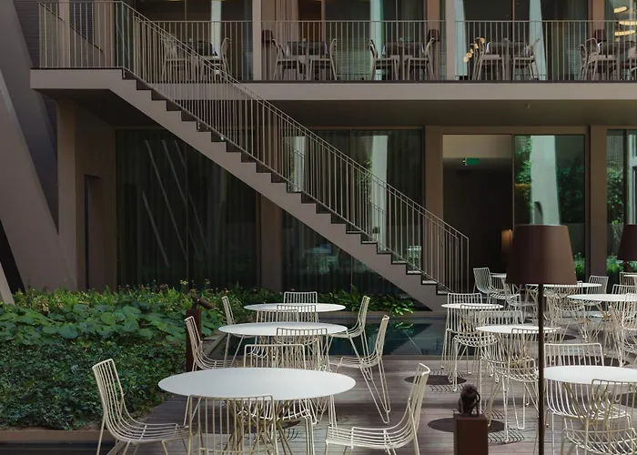 Hotel familiar: Lumen Hotel & The Lisbon Light Show