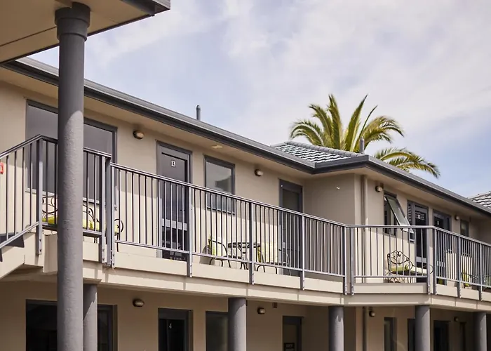Blenheim Palms