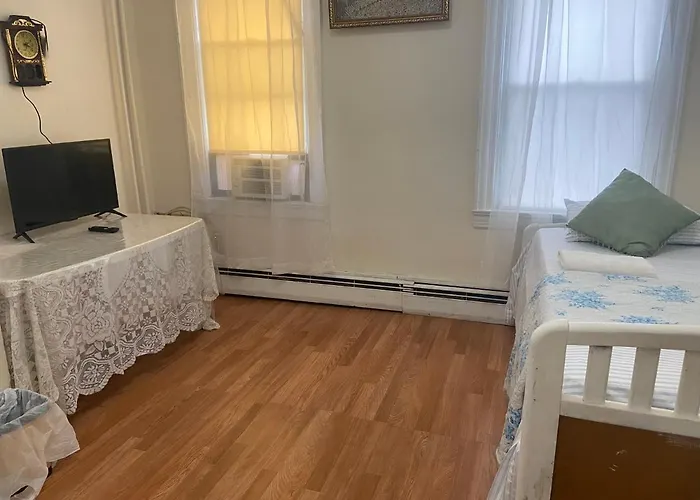  Big Room In Queens