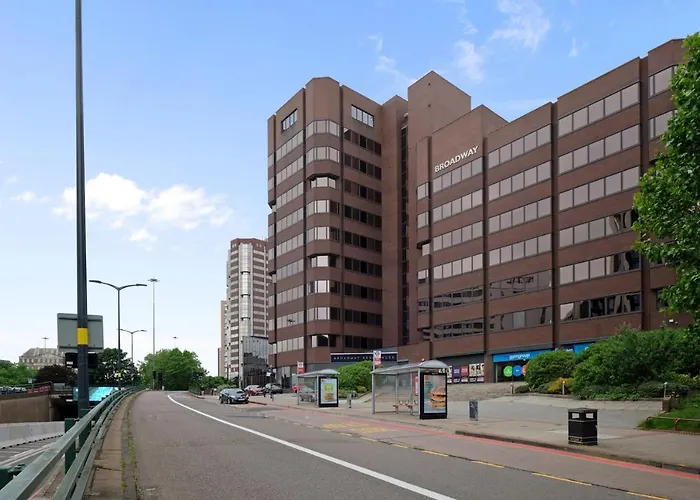 All Vacation Rentals Seven Living Broadway Residences - Birmingham City Centre, Broad Street - Free Parking