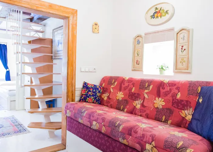 Alice Apartment House