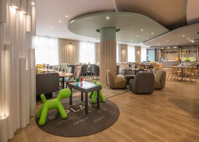 Hotel with pool: Novotel Nice Centre Vieux Nice