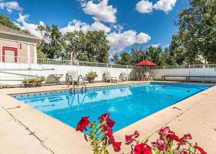 Cheap hotel: Econo Lodge Colorado Springs Downtown