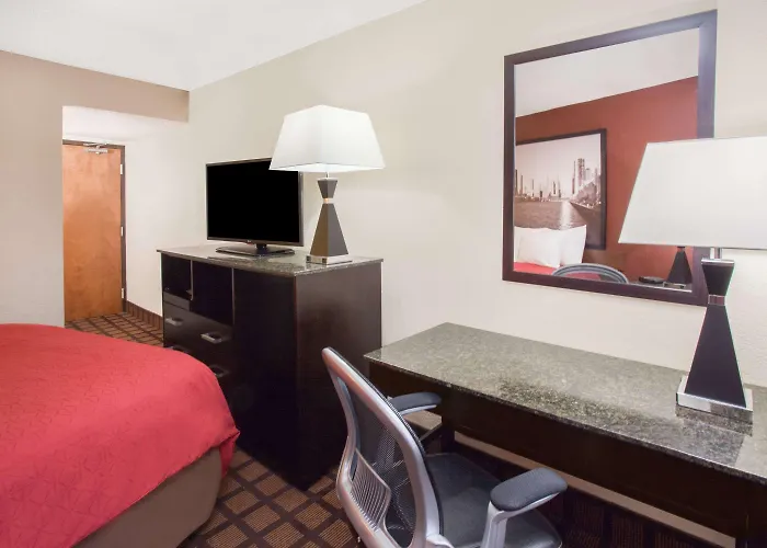 Cheap hotels Super 8 By Wyndham Chicago Il