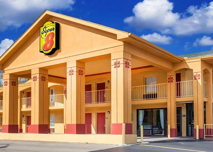 Super 8 By Wyndham West