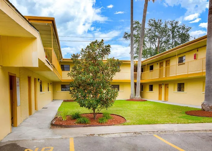 Rodeway Inn & Suites Near Medical Center