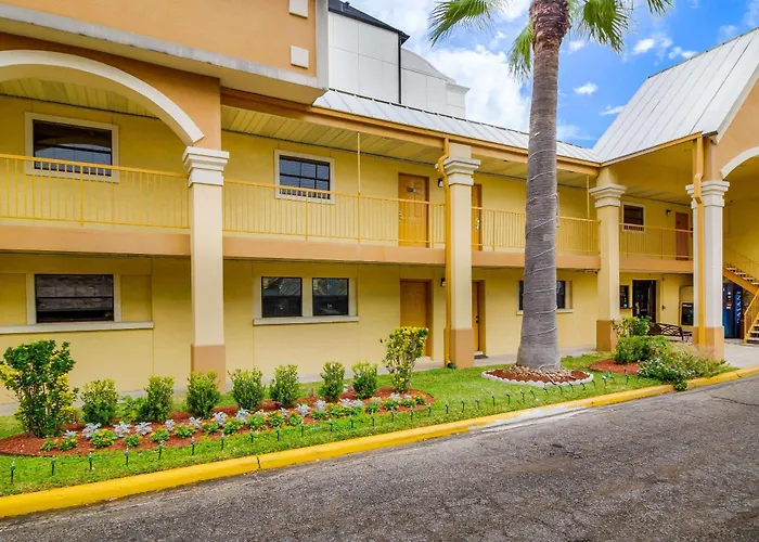 Rodeway Inn & Suites Near Medical Center