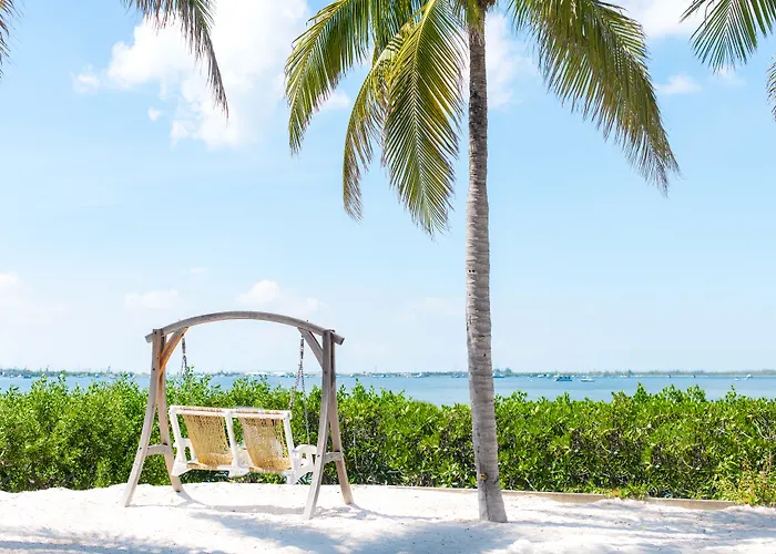 Beach hotel: Parrot Key Hotel & Villas