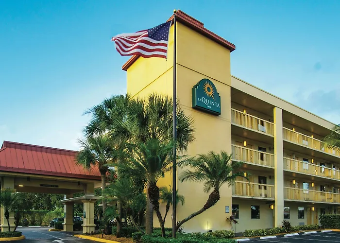 Miami Beach Hotels near Palm Beach International Airport (PBI)