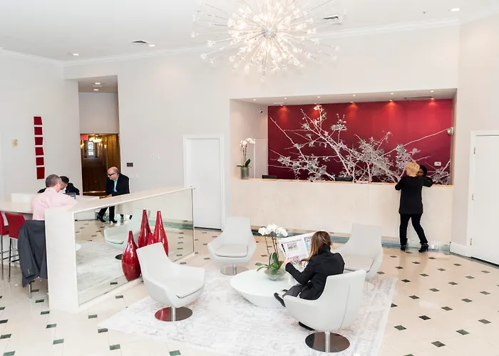 Point & Suites Universal