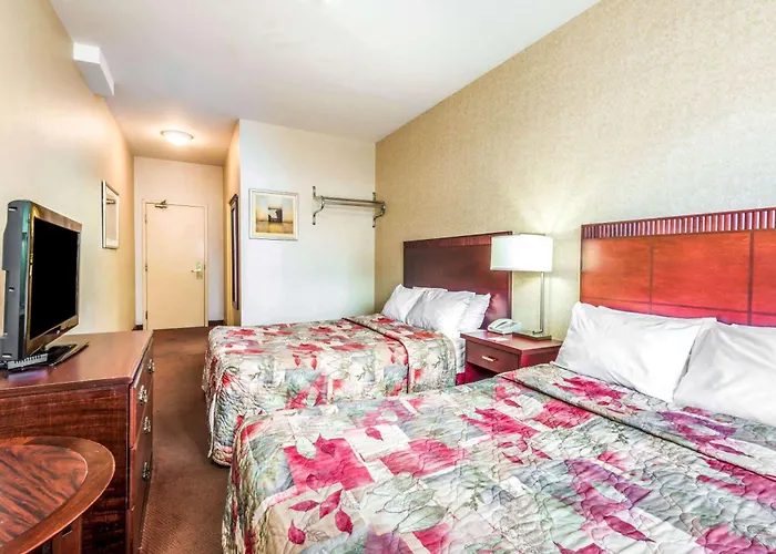 Howard Johnson By Wyndham Downtown West