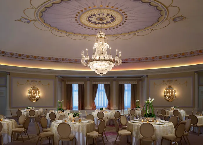 Hotel with pool: The Ritz-Carlton, Montreal