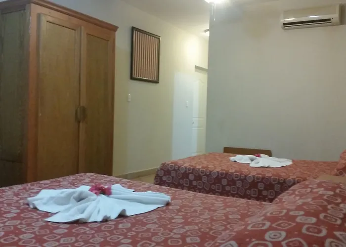 Hotel: New Garden Hotel