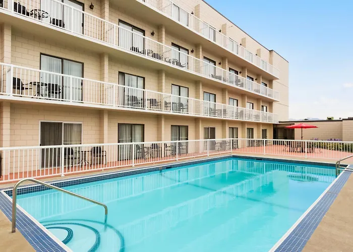 Hotels with a view Days Inn By Wyndham Cranbrook Conference Centre