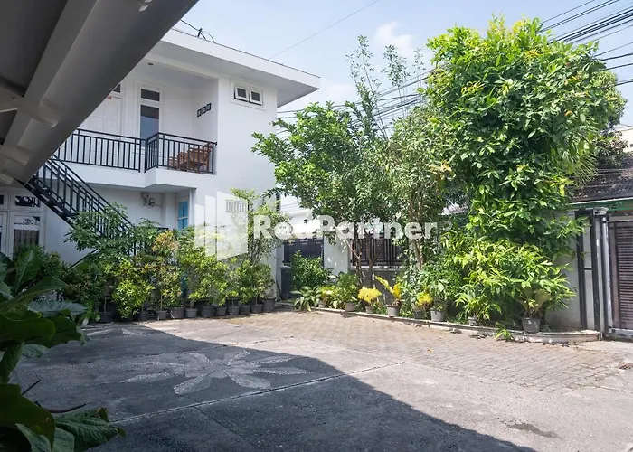Londres Bed And Breakfast Redpartner Near Gembira Loka Zoo