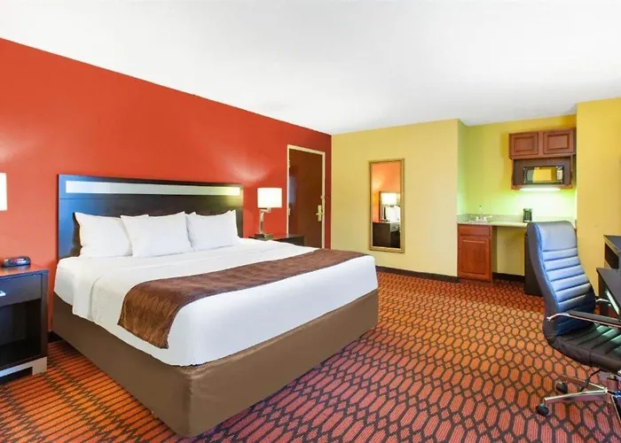 3 star hotels Baymont By Wyndham Harrisburg