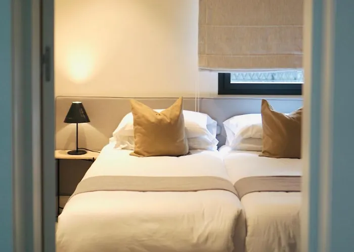Dock 1 Suites