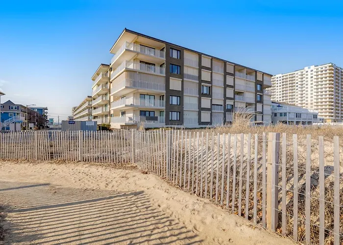 Hotel near College: Salty Sands