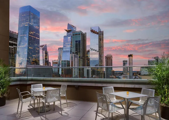 Hotel near College: Doubletree By Hilton New York Times Square South